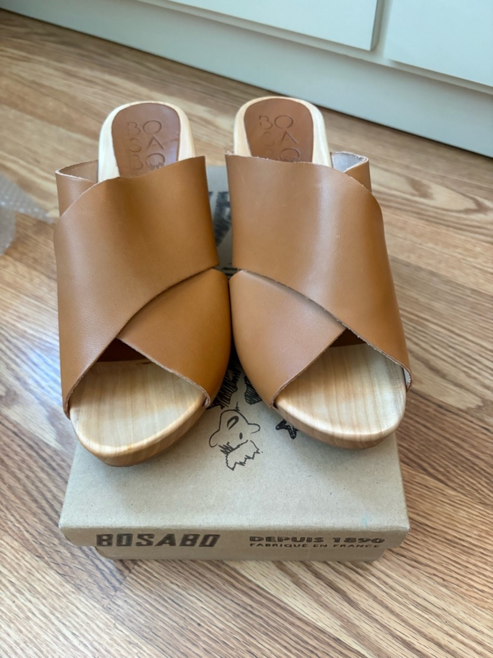 BOSABO Tan Wedges & Box with Branded Tissue - Picture 2 of 6